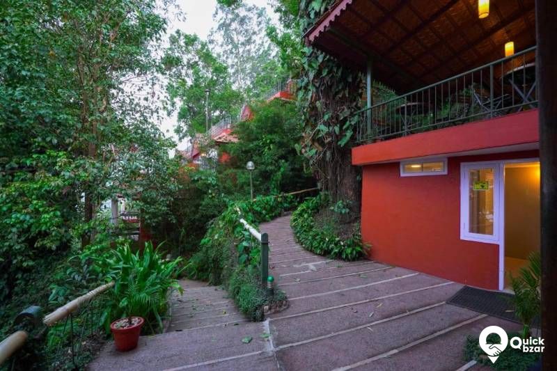 R12 TV Luxury Cottage