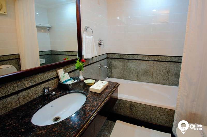 R28M FM Valley View Suite (Jacuzzi)