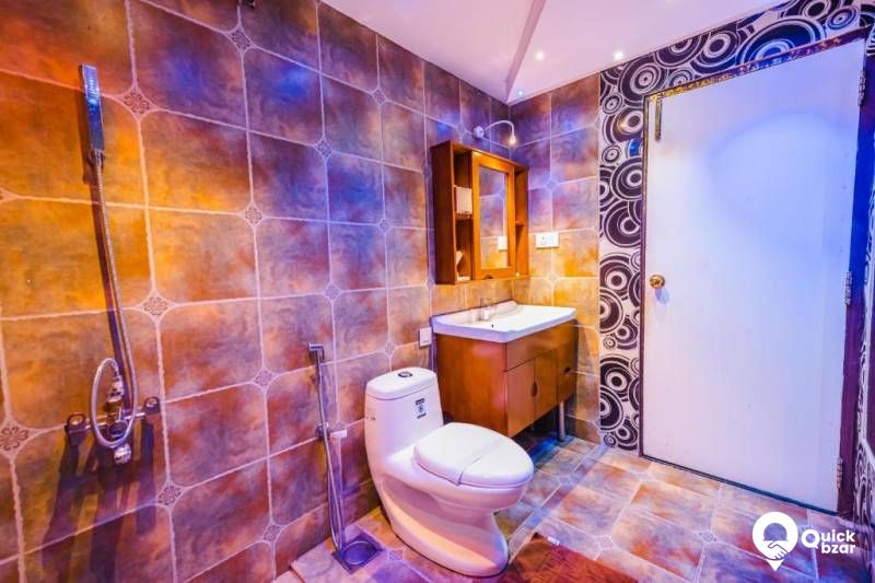 QB Stay- R49M PKT JACUZZI FAMILY ROOM (3px)