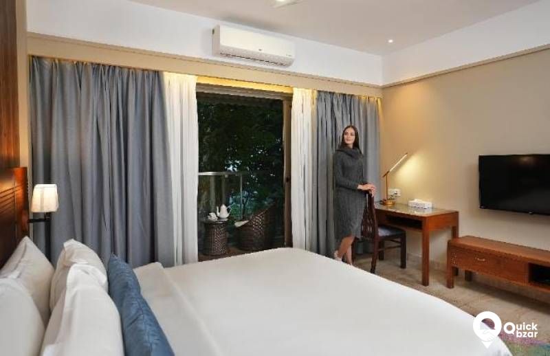 R62M EP THE ROYAL JACUZZI SUITE
