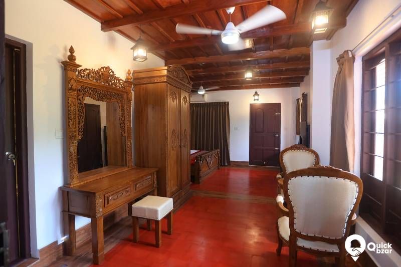 R77M HIM ROYAL SUITES