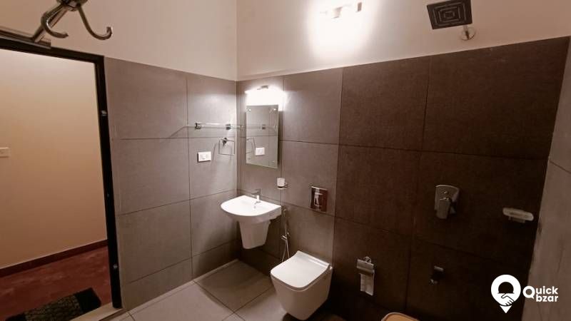 R46W AMMFR DELUXE AC ROOMS