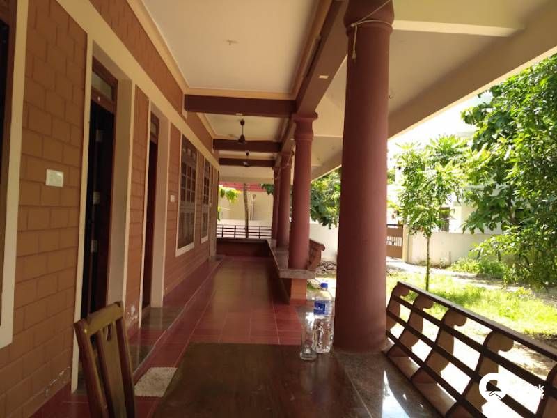 DELUXE ROOM WITH 3 BEDS