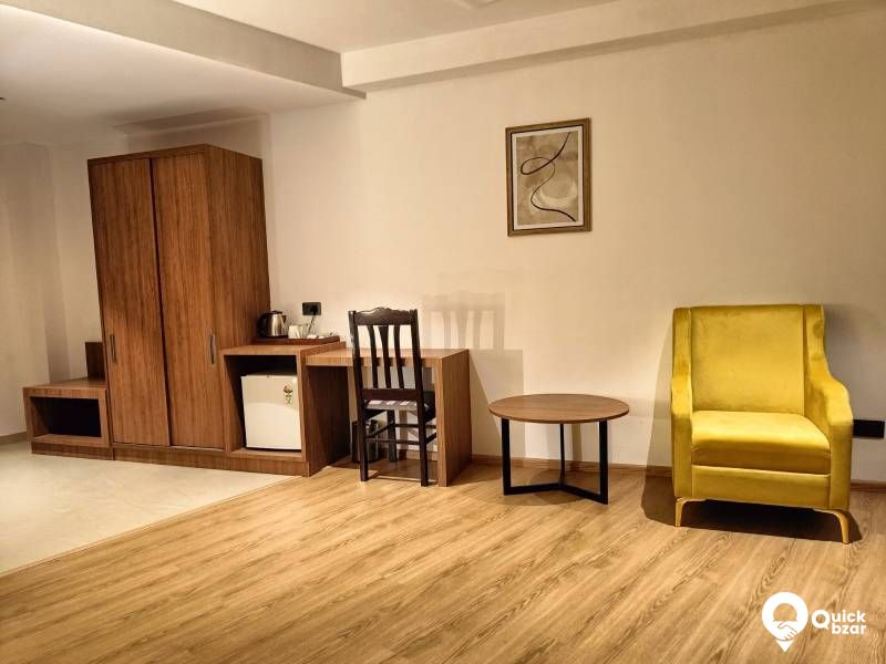 R55W HSS SUIT ROOM