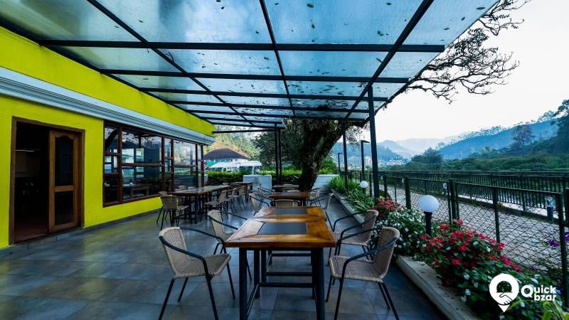 R114M WRG EXECUTIVE RIVERVIEW SUPERIOR ROOM